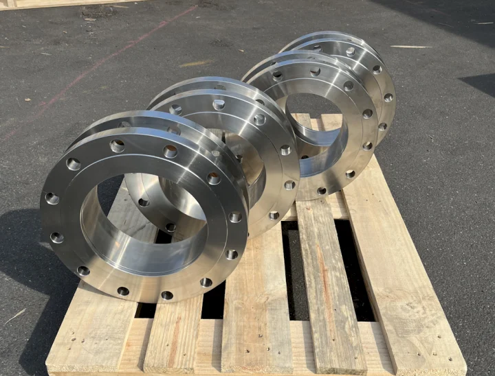 4 x 10" compact swivel joints constructed in stainless steel with high temperature modifications