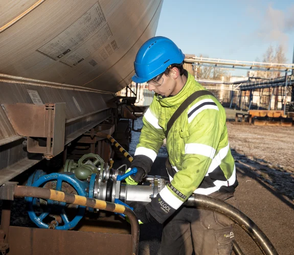 A Dry Disconnect Coupling in operation