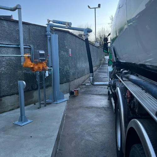 A Model 750 on site connected up to a Oil Tanker