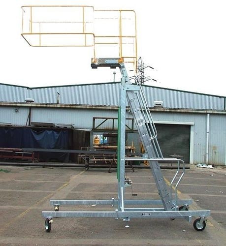 Mobile-access-stairs-with-safety-cage