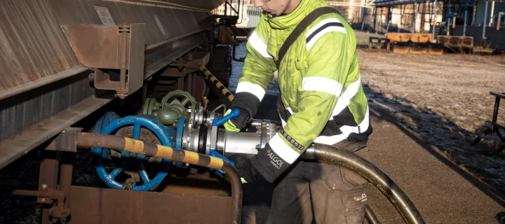 How Dry Disconnect Couplings Protect Operators and the Environment